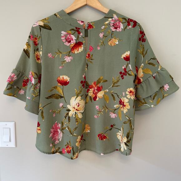 Urban Romantics Floral Boho Top Size M Ruffle Bell Sleeve - Picture 3 of 10